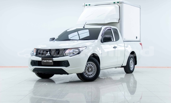 ซื้อ รถมือสอง Mitsubishi Triton ขาว รถยนต์ ใน %{เมือง} ใน สมุทรสาคร