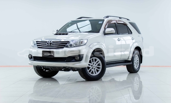 Buy Used Toyota Fortuner White Car in Samut Sakhon in Samut Sakhon