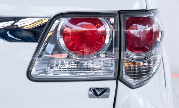 Buy Used Toyota Fortuner White Car in Samut Sakhon in Samut Sakhon Buy Used Toyota Fortuner White Car in Samut Sakhon in Samut Sakhon