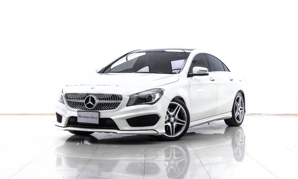 ซื้อ รถมือสอง Mercedes-Benz CLA-klasse AMG ขาว รถยนต์ ใน %{เมือง} ใน กรุงเทพมหานคร