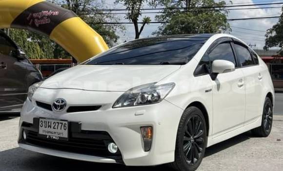 ซื้อ รถมือสอง Toyota Prius ขาว รถยนต์ ใน %{เมือง} ใน กรุงเทพมหานคร