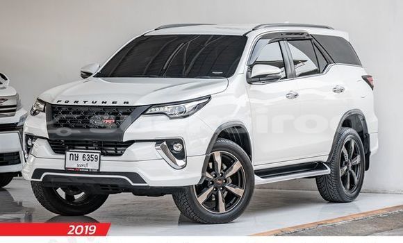Buy Used Toyota Fortuner White Car in Bangkok in Bangkok