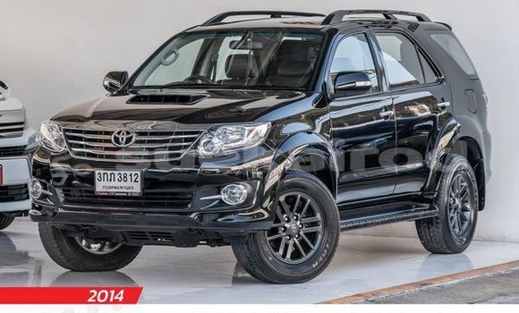 ซื้อ รถมือสอง Toyota Fortuner สีดำ รถยนต์ ใน %{เมือง} ใน กรุงเทพมหานคร