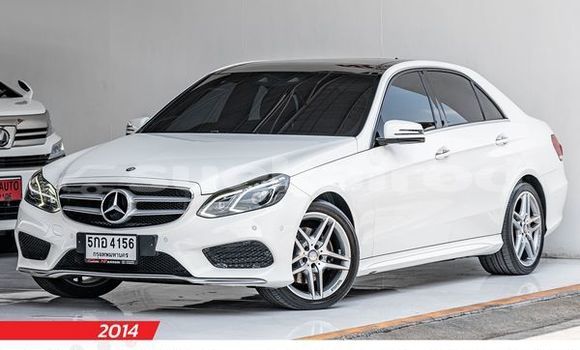 ซื้อ รถมือสอง Mercedes-Benz E-Classe ขาว รถยนต์ ใน %{เมือง} ใน กรุงเทพมหานคร
