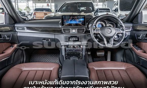 ซื้อ รถมือสอง Mercedes-Benz E-Classe ขาว รถยนต์ ใน %{เมือง} ใน กรุงเทพมหานคร ซื้อ รถมือสอง Mercedes-Benz E-Classe ขาว รถยนต์ ใน %{เมือง} ใน กรุงเทพมหานคร