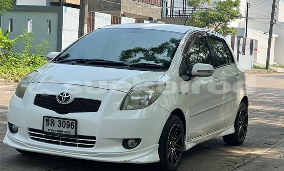 ซื้อ รถมือสอง Toyota Yaris ขาว รถยนต์ ใน %{เมือง} ใน กรุงเทพมหานคร