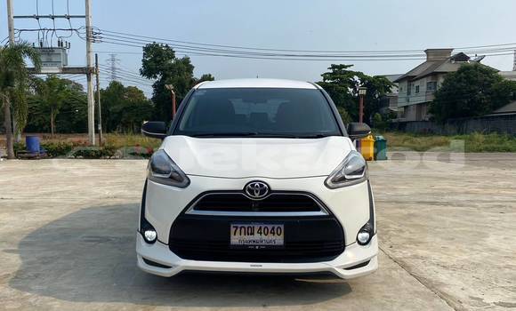 Buy Used Toyota Sienta White Car in Bangkok in Bangkok Buy Used Toyota Sienta White Car in Bangkok in Bangkok