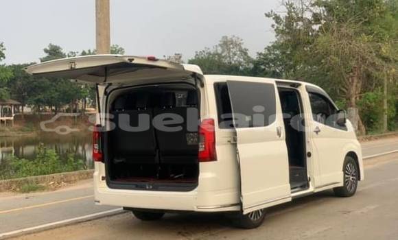 Buy Used Toyota Crown Majesta White Car in Bangkok in Bangkok Buy Used Toyota Crown Majesta White Car in Bangkok in Bangkok