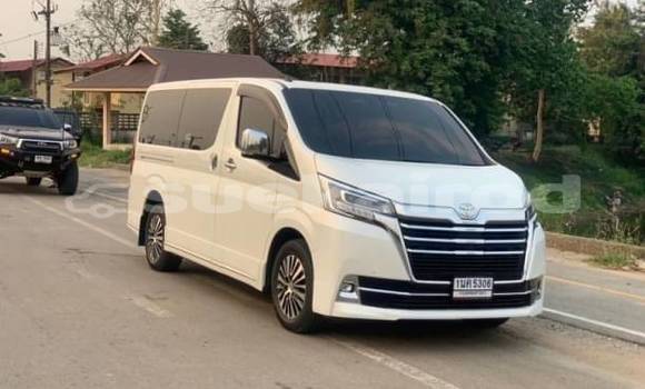 Buy Used Toyota Crown Majesta White Car in Bangkok in Bangkok Buy Used Toyota Crown Majesta White Car in Bangkok in Bangkok