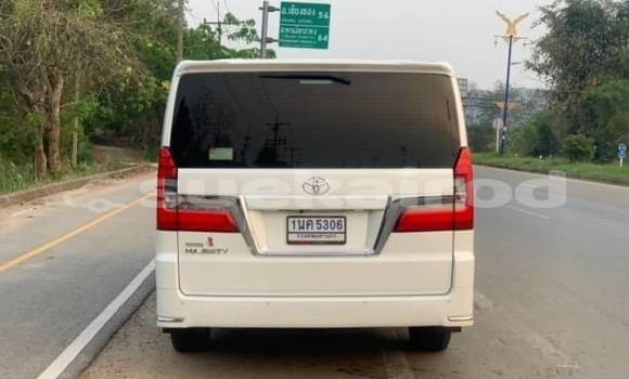 Buy Used Toyota Crown Majesta White Car in Bangkok in Bangkok Buy Used Toyota Crown Majesta White Car in Bangkok in Bangkok