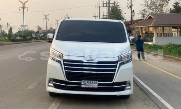 Buy Used Toyota Crown Majesta White Car in Bangkok in Bangkok Buy Used Toyota Crown Majesta White Car in Bangkok in Bangkok