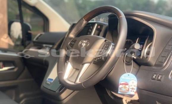 Buy Used Toyota Crown Majesta White Car in Bangkok in Bangkok Buy Used Toyota Crown Majesta White Car in Bangkok in Bangkok