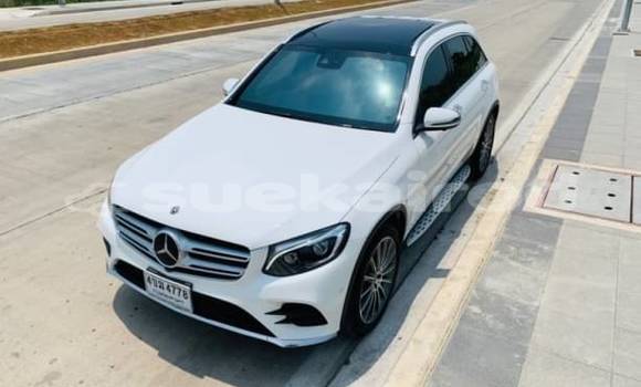 ซื้อ รถมือสอง Mercedes-Benz GLC 250D ขาว รถยนต์ ใน %{เมือง} ใน กรุงเทพมหานคร