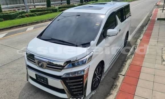 Buy Used Toyota Vellfire White Car in Bangkok in Bangkok