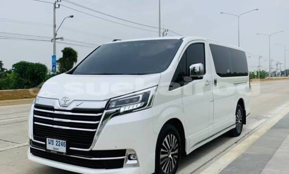 ซื้อ รถมือสอง Toyota Crown Majesta ขาว รถยนต์ ใน %{เมือง} ใน กรุงเทพมหานคร