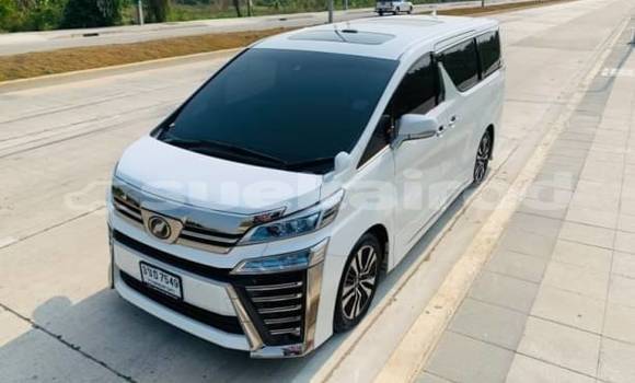 Buy Used Toyota Vellfire White Car in Bangkok in Bangkok