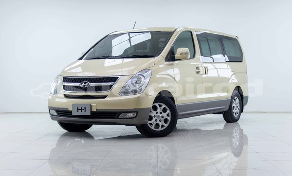 Buy Used Hyundai H1 Brown Car in Bangkok in Bangkok Buy Used Hyundai H1 Brown Car in Bangkok in Bangkok