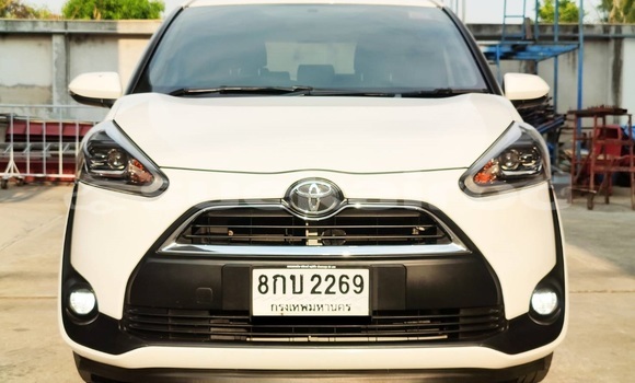 Buy Used Toyota Sienta White Car in Bangkok in Bangkok Buy Used Toyota Sienta White Car in Bangkok in Bangkok