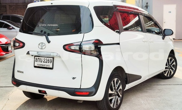 Buy Used Toyota Sienta White Car in Bangkok in Bangkok Buy Used Toyota Sienta White Car in Bangkok in Bangkok