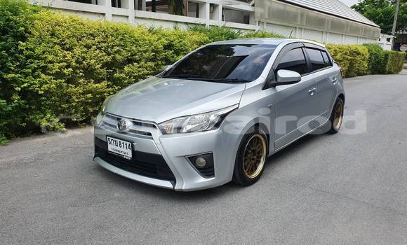 ซื้อ รถมือสอง Toyota Yaris เงิน รถยนต์ ใน %{เมือง} ใน กรุงเทพมหานคร