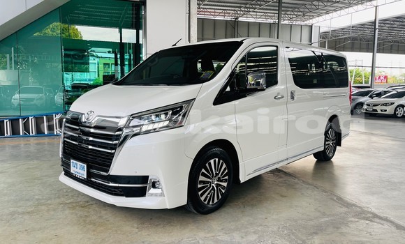 ซื้อ รถมือสอง Toyota Matrix ขาว รถยนต์ ใน %{เมือง} ใน กรุงเทพมหานคร