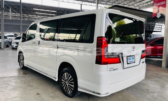 Buy Used Toyota Matrix White Car in Bangkok in Bangkok Buy Used Toyota Matrix White Car in Bangkok in Bangkok