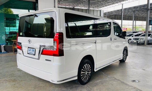 Buy Used Toyota Matrix White Car in Bangkok in Bangkok Buy Used Toyota Matrix White Car in Bangkok in Bangkok