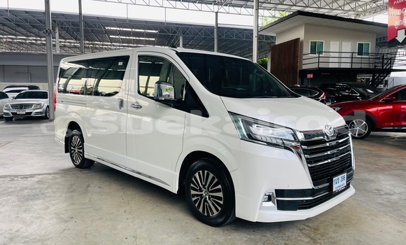 Buy Used Toyota Matrix White Car in Bangkok in Bangkok Buy Used Toyota Matrix White Car in Bangkok in Bangkok