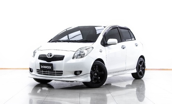 ซื้อ รถมือสอง Toyota Yaris ขาว รถยนต์ ใน %{เมือง} ใน กรุงเทพมหานคร