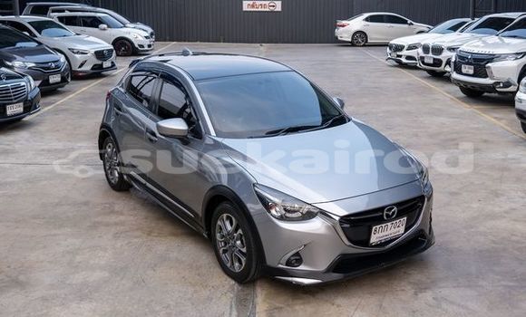 ซื้อ รถมือสอง Mazda 2 เงิน รถยนต์ ใน %{เมือง} ใน กรุงเทพมหานคร