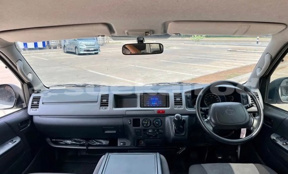 Buy Used Toyota Commuter White Car in Bangkok in Bangkok Buy Used Toyota Commuter White Car in Bangkok in Bangkok