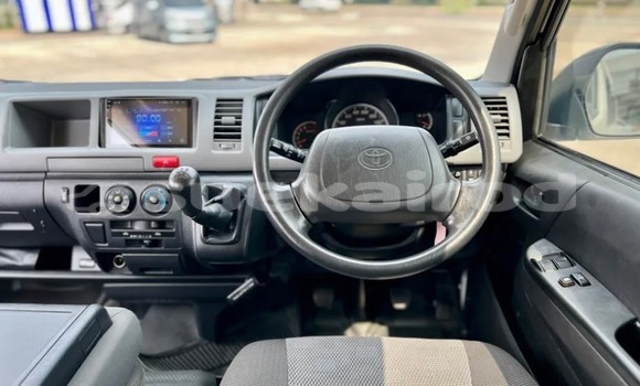 Buy Used Toyota Commuter White Car in Bangkok in Bangkok Buy Used Toyota Commuter White Car in Bangkok in Bangkok