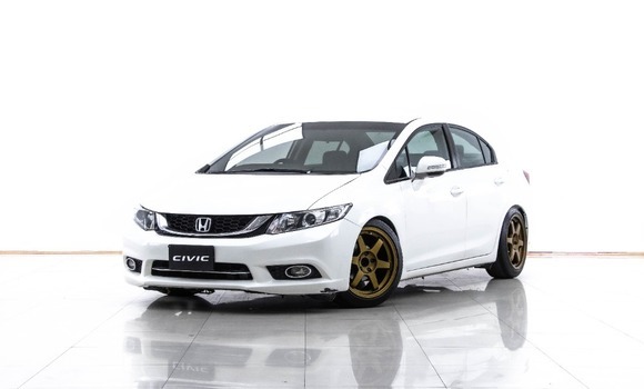 ซื้อ รถมือสอง Honda Civic ขาว รถยนต์ ใน %{เมือง} ใน กรุงเทพมหานคร