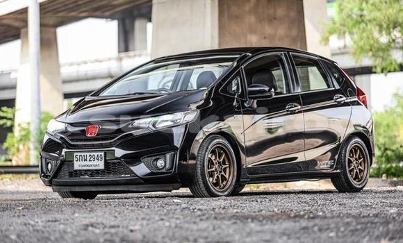 ซื้อ รถมือสอง Honda Jazz สีดำ รถยนต์ ใน %{เมือง} ใน กรุงเทพมหานคร