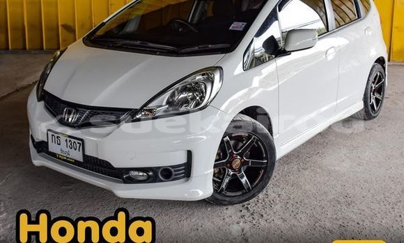 Buy Used Honda Jazz White Car in Chaiyaphum in Chaiyaphum