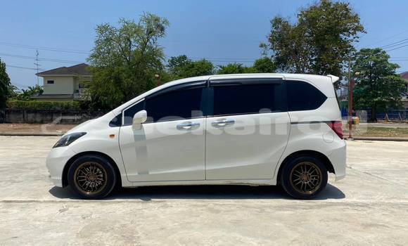Buy Used Honda Freed White Car in Bangkok in Bangkok Buy Used Honda Freed White Car in Bangkok in Bangkok