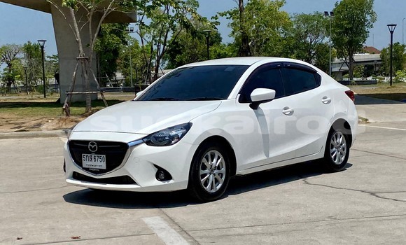 ซื้อ รถมือสอง Mazda 2 ขาว รถยนต์ ใน %{เมือง} ใน กรุงเทพมหานคร