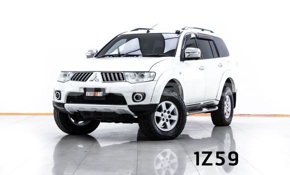 Buy Used Mitsubishi Pajero White Car in Bangkok in Bangkok Buy Used Mitsubishi Pajero White Car in Bangkok in Bangkok