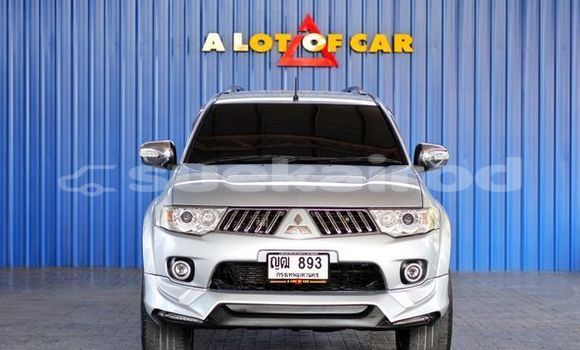 ซื้อ รถมือสอง Mitsubishi Pajero เงิน รถยนต์ ใน %{เมือง} ใน กรุงเทพมหานคร
