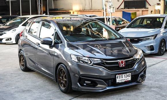 ซื้อ รถมือสอง Honda Jazz สีดำ รถยนต์ ใน %{เมือง} ใน กรุงเทพมหานคร