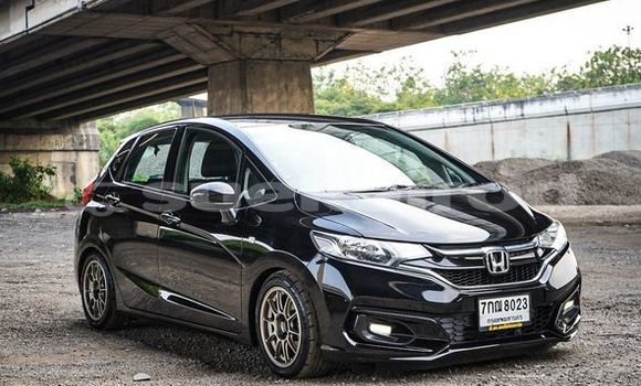 ซื้อ รถมือสอง Honda Jazz สีดำ รถยนต์ ใน %{เมือง} ใน กรุงเทพมหานคร
