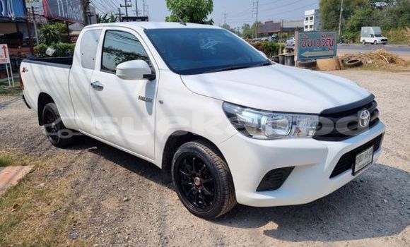 Buy Used Toyota Hiluxe Revo White Car in Bangkok in Bangkok
