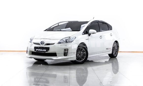 ซื้อ รถมือสอง Toyota Prius ขาว รถยนต์ ใน %{เมือง} ใน กรุงเทพมหานคร