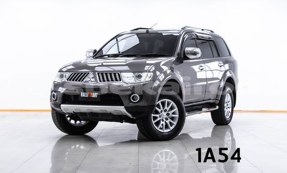 Buy Used Mitsubishi Pajero Brown Car in Bangkok in Bangkok Buy Used Mitsubishi Pajero Brown Car in Bangkok in Bangkok