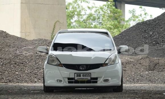 Buy Used Honda Jazz White Car in Bangkok in Bangkok Buy Used Honda Jazz White Car in Bangkok in Bangkok