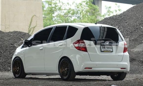 Buy Used Honda Jazz White Car in Bangkok in Bangkok Buy Used Honda Jazz White Car in Bangkok in Bangkok