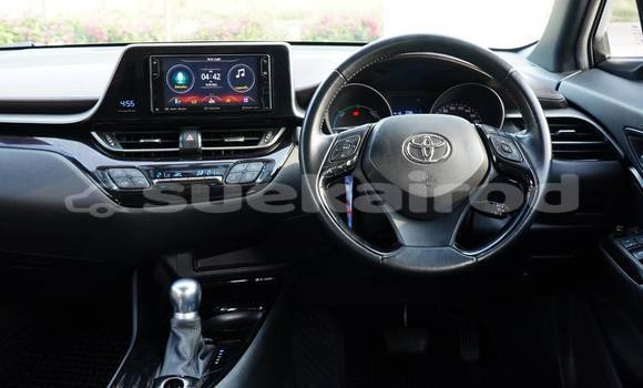 ซื้อ รถมือสอง Toyota C-HR สีแดง รถยนต์ ใน %{เมือง} ใน กรุงเทพมหานคร ซื้อ รถมือสอง Toyota C-HR สีแดง รถยนต์ ใน %{เมือง} ใน กรุงเทพมหานคร