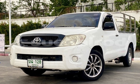 Buy Used Toyota Hiluxe VIGO White Car in Bangkok in Bangkok