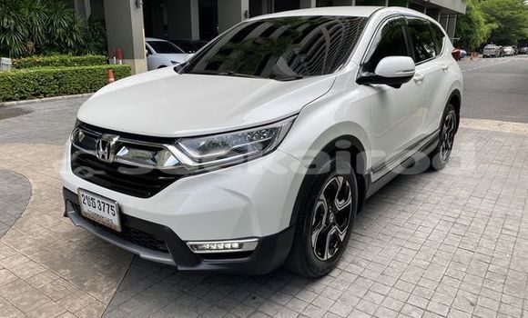 ซื้อ รถมือสอง Honda CR-V ขาว รถยนต์ ใน %{เมือง} ใน กรุงเทพมหานคร