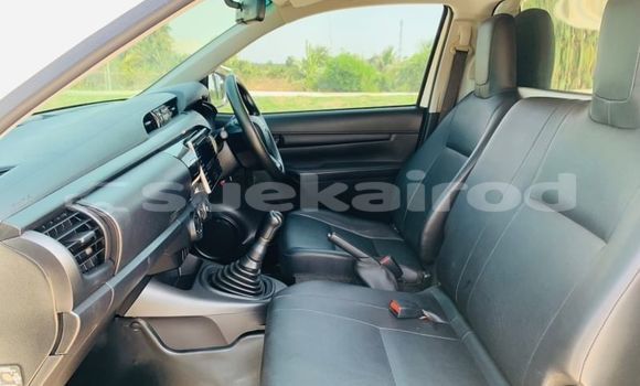 Buy Used Toyota Hiluxe Revo White Car in Bangkok in Bangkok Buy Used Toyota Hiluxe Revo White Car in Bangkok in Bangkok